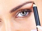 Maquillage des sourcils avec un crayon - reunion