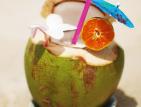L'eau de coco est très rafraîchassante - la reunion L'eau de coco est très rafraîchassante - reunion