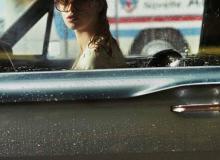La Dame dans l'auto avec des lunettes et un fusil - cinema reunion 974