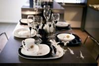 Noël chic : une table en noir et blanc