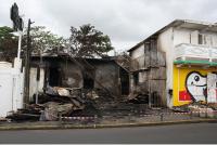 Le feu d'une case s'étend à une épicerie Le feu d'une case s'étend à une épicerie