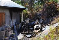 Sa case incendiée elle accuse son ex-concubin Sa case incendiée elle accuse son ex-concubin