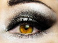 Maquillez vos yeux ! Maquillez vos yeux !