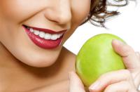 Des dents propres et blanches grâce à la pomme Des dents propres et blanches grâce à la pomme