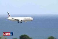 Hollande propose de plafonner les prix des billets d'avion Hollande propose de plafonner les prix des billets d'avion