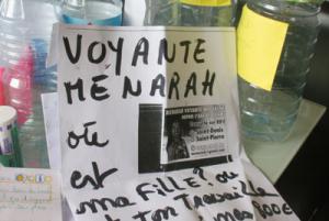Voyante insultée : la version des tagueurs Voyante insultée : la version des tagueurs
