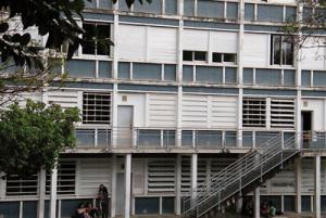 Enquête pour des avances déplacées au lycée Roland-Garros Enquête pour des avances déplacées au lycée Roland-Garros