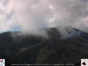 Le volcan poursuit son éruption Le volcan poursuit son éruption