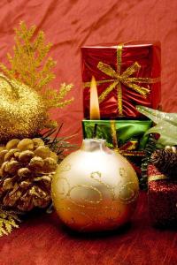 Bougie en forme de boule de Noël - Des bougies originales Bougie en forme de boule de Noël - Des bougies originales