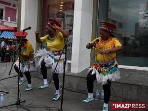 Les Mahotella Queens dans le carré piéton Les Mahotella Queens dans le carré piéton