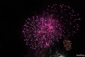 Feu d'artifice - Le Réveillon de la Saint-Sylvestre Feu d'artifice - Le Réveillon de la Saint-Sylvestre