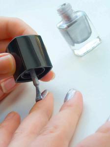 Mettre du vernis - Du vernis à ongles longue durée Mettre du vernis - Du vernis à ongles longue durée