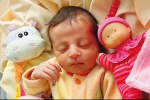 Amélie, premier bébé FIV conçu à Saint-Pierre