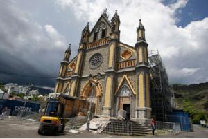 Notre-Dame de la Délivrance veille sur la ville Notre-Dame de la Délivrance veille sur la ville
