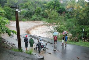 Saint-Paul : radiers en crue, quartiers inondés