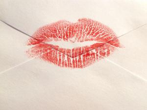 Un baiser sur une lettre - Un mot d'amour personnalisé