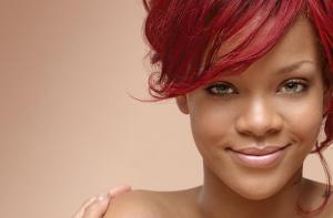 Rihanna pose à moitié nue pour Nivea - Rihanna, la nouvelle égérie beauté de Nivea