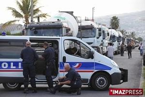 Les transporteurs bloquent les voies d'accès à la SRPP Les transporteurs bloquent les voies d'accès à la SRPP