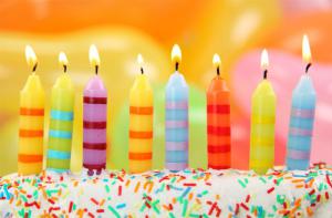 Allumer les bougies d'anniversaire sans se brûler - Allumer les bougies d'anniversaire sans se brûler Allumer les bougies d'anniversaire sans se brûler - Allumer les bougies d'anniversaire sans se brûler