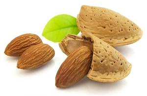 Une astuce pour peler des amandes facilement - Une astuce pour peler des amandes facilement