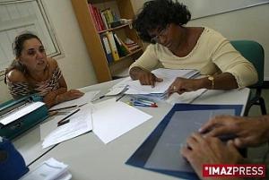 L'emploi se maintient grâce aux associations L'emploi se maintient grâce aux associations