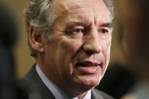 François Bayrou annonce sa candidature à la présidentielle François Bayrou annonce sa candidature à la présidentielle