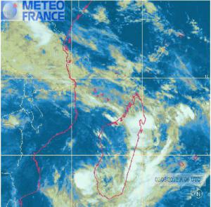 Systèmes dépressionnaires à 990 Km et 1480 Km de la Réunion