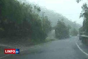 La Réunion toujours en vigilance fortes pluies