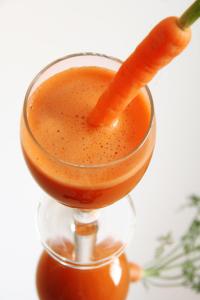 Du jus de carotte pour donner de la couleur à votre teint - Bronzage et jus de carotte