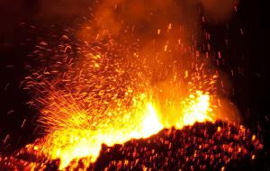 Piton de la Fournaise : L'éruption se poursuit tranquillement Piton de la Fournaise : L'éruption se poursuit tranquillement