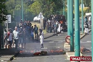 Les lycéens durcissent le mouvement Les lycéens durcissent le mouvement