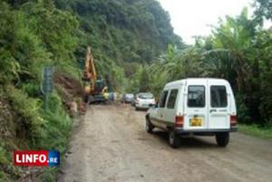 Circulation interdite sur la route de Salazie suite à un éboulis Circulation interdite sur la route de Salazie suite à un éboulis