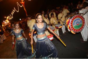 Le Dipavali fait danser le Colosse Le Dipavali fait danser le Colosse