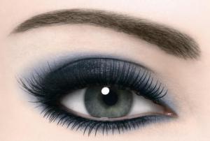 Avoir des cils colorés le temps d'une soirée Avoir des cils colorés le temps d'une soirée